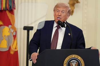 La declaración qatarí se produjo después de que Trump pidiera a los países de Medio Oriente que respalden el proceso de negociación tras la firma del memorando, realizada en el Palacio de Versalles, Francia (REUTERS)