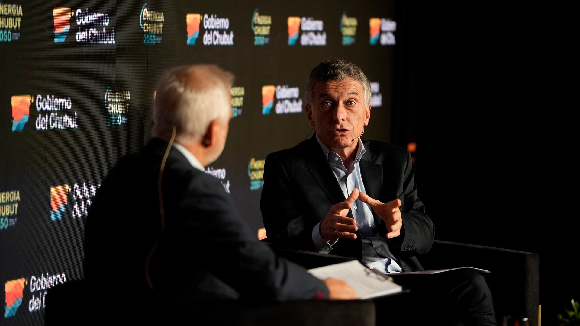 Epígrafe: BAIRES JUNIO 2: El
gobernador de Chubut impulsa
una agenda de desarrollo con
mirada federal. Energía Chubut
2050 reunirá en Buenos Aires a
funcionarios nacionales,
empresarios y dirigentes
sindicales para debatir sobre
la transición energética. El
evento, denominado Energía
Chubut 2050 Tierra de
Futuro. El ex presidente
Mauricio Macri habla durante
el evento.FOTO: DANIEL VIDES