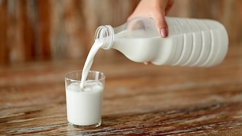 ¿Es segura la leche bronca para los niños? Los pediatras advierten sobre los riesgos