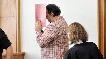 Nils Högel se cubre el