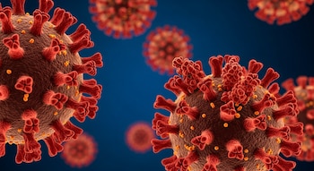 Representación 3D de múltiples virus SARS-CoV-2 con espículas rojas y puntos amarillos sobre una superficie marrón, en un fondo azul oscuro.