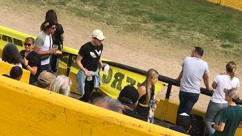 Morena Beltrán en la cancha de Flandria