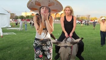 Shakira ganó carrera de burros