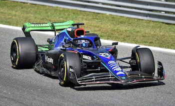 Albon, en pista, antes de