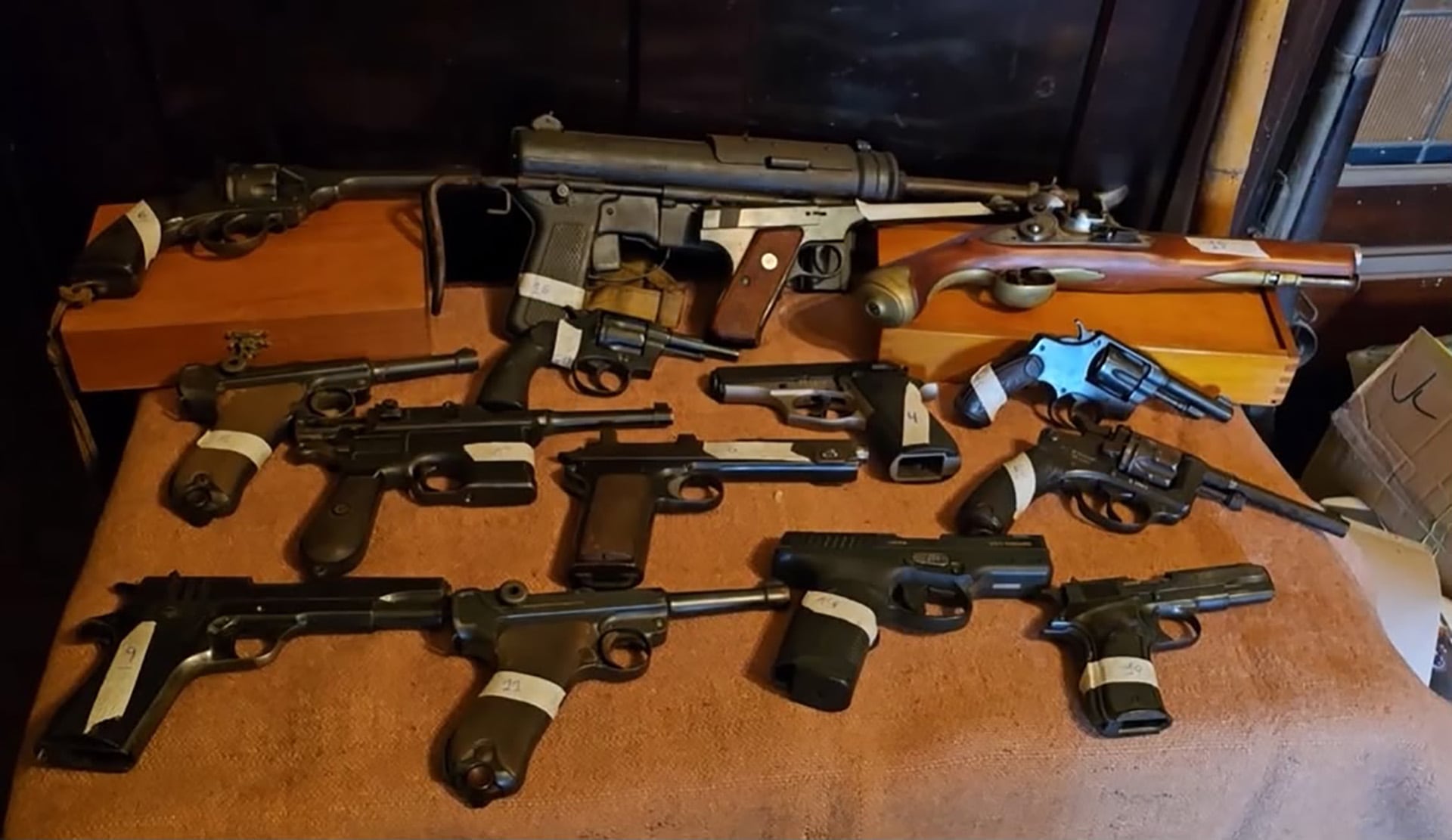 El operativo donde se hallaron las armas fue realizado en una casa del barrio de Flores