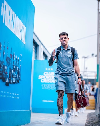 La llegada de los jugadores de Sporting Cristal a los camerinos del estadio Alberto Gallardo para el duelo ante Los Chankas. - créditos: Sporting Cristal