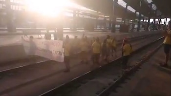 Los manifestantes han accedido a las vías de la estación de Lleida-Pirineus, lo que ha obligado a interrumpir la circulación de los trenes AVE (Captura de Video)