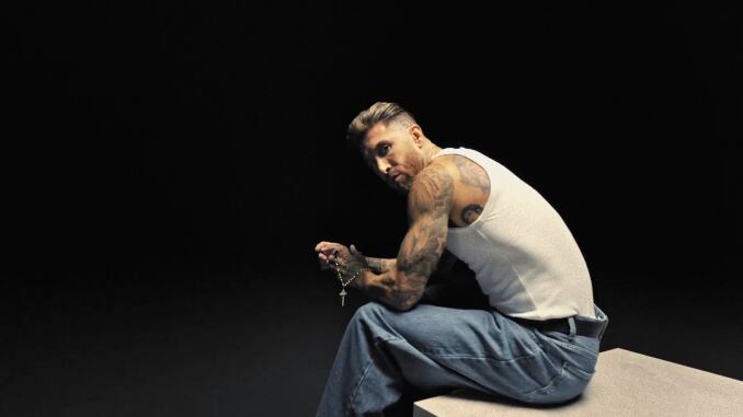 Sergio Ramos, que tenía varias incursiones musicales a cuestas, hizo su debut oficial con