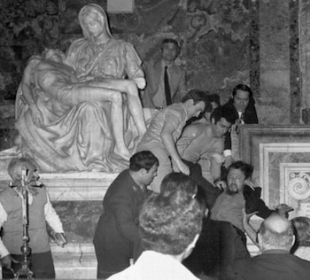 Destrucción de La Piedad de Miguel Angel