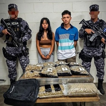 José Fernando Barillas Chinchilla y Katherine Yohana Ramos fueron detenidos cuando transportaban nueve porciones de marihuana en un vehículo./ (Redes Gustavo Villatoro)