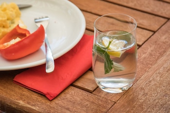 ILUSTRACIÓN - Tomar algo con