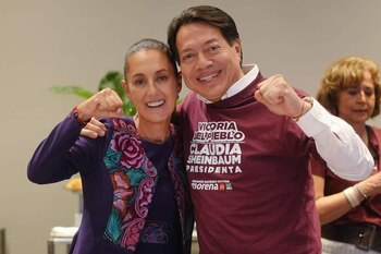 Mario Delgado felicita a Claudia