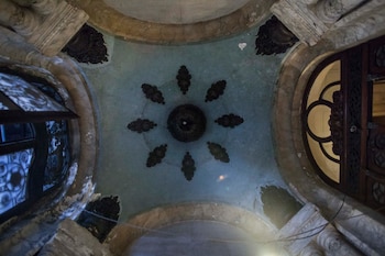 El ingreso del edificio por