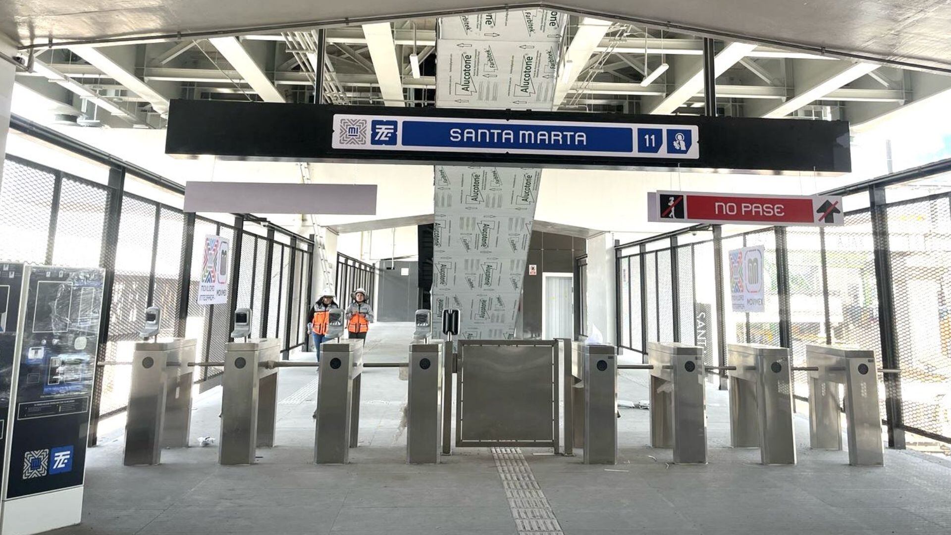La Línea 10 del Trolebús suspendió su servicio tras la explosión de pipa en el Puente de La Concordia (X/ @DanielSibaja_)