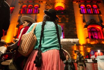 Una multitud se acercó a