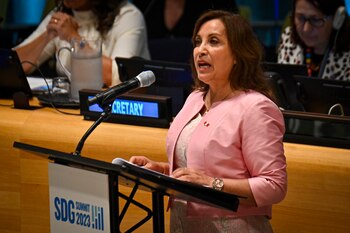 La presidenta de Perú, Dina