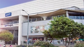 La mujer quedó atrapada bajo