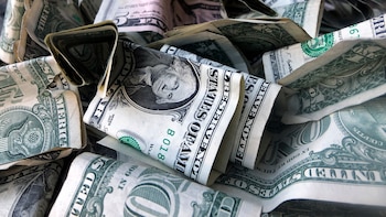 Peso chileno golpea al dólar