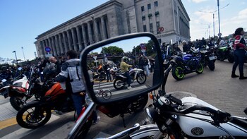 Cientos de motoqueros protestaron frente