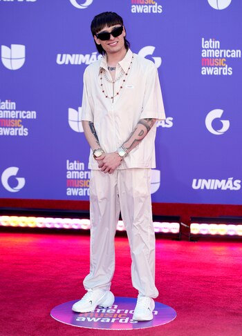 Peso Pluma llega a los