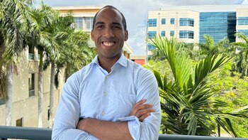 Leland Lazarus, académico de la