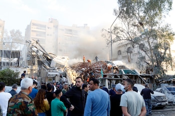 Un ataque aéreo destruyó el lunes la sección consular de la embajada de Irán en Damasco, la capital de Siria (EFE/EPA/YOUSSEF DAFAWWI)