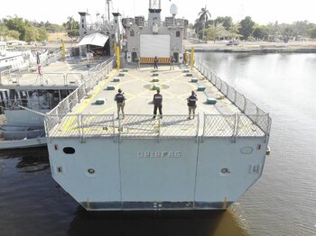 Marina detuvo embarcación con 700