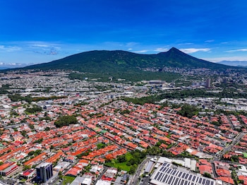 Sandra Yanira Martínez explicó que la canícula se adelantó este año en El Salvador por la presencia del fenómeno del Niño. (Foto cortesía Ministerio de Medio Ambiente)