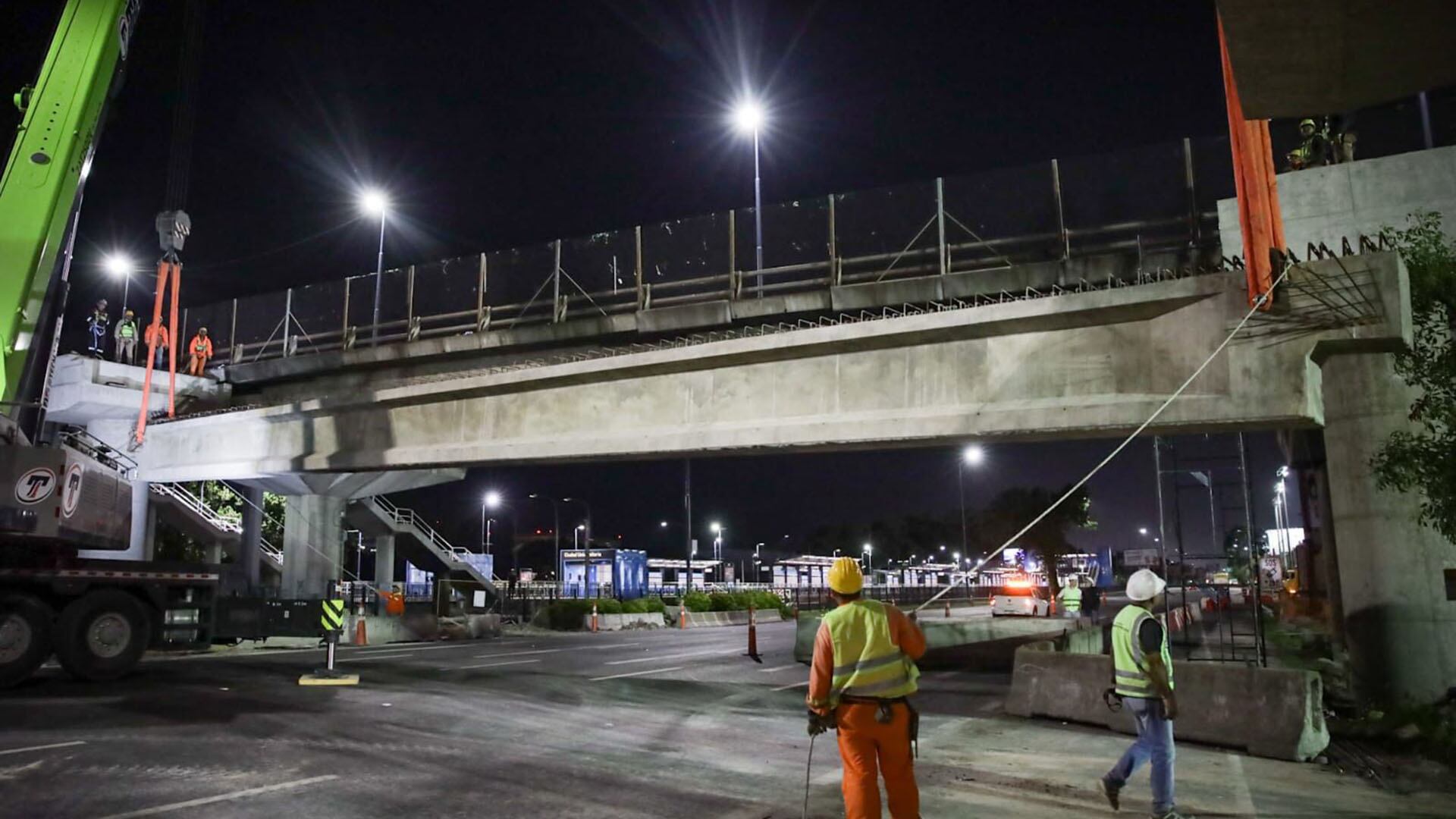 El gobierno porteño avanza durante la madrugada con los trabajos en la zona.