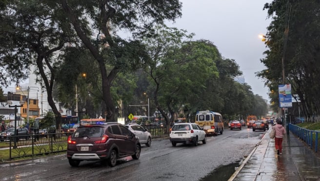 Las lluvias estivales han tomado por sorpresa a los habitantes de la costa peruana, alterando la rutina de ciudades como Lima en pleno inicio de año. Foto: Senamhi