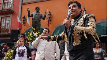 Así se vivió el homenaje a Juan Gabriel en la Plaza Garibaldi de la CDMX a 10 años de su muerte