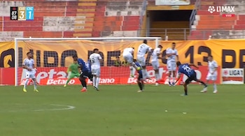 El efecto de Martín Távara para marcar golazo de tiro libre en Sporting Cristal vs Cusco FC.