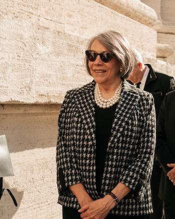Mireya Agüero, secretaria de Relaciones Exteriores, acompañó al presidente durante el recorrido por los Jardines Vaticanos. (Fotos: Casa Presidencial)