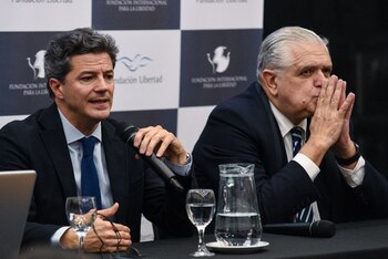 Laspina, en la presentación, junto