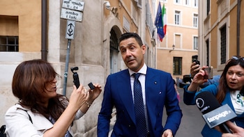 El general “anti-woke” que desafía a Meloni: cómo Roberto Vannacci está rompiendo la derecha italiana desde el extremo