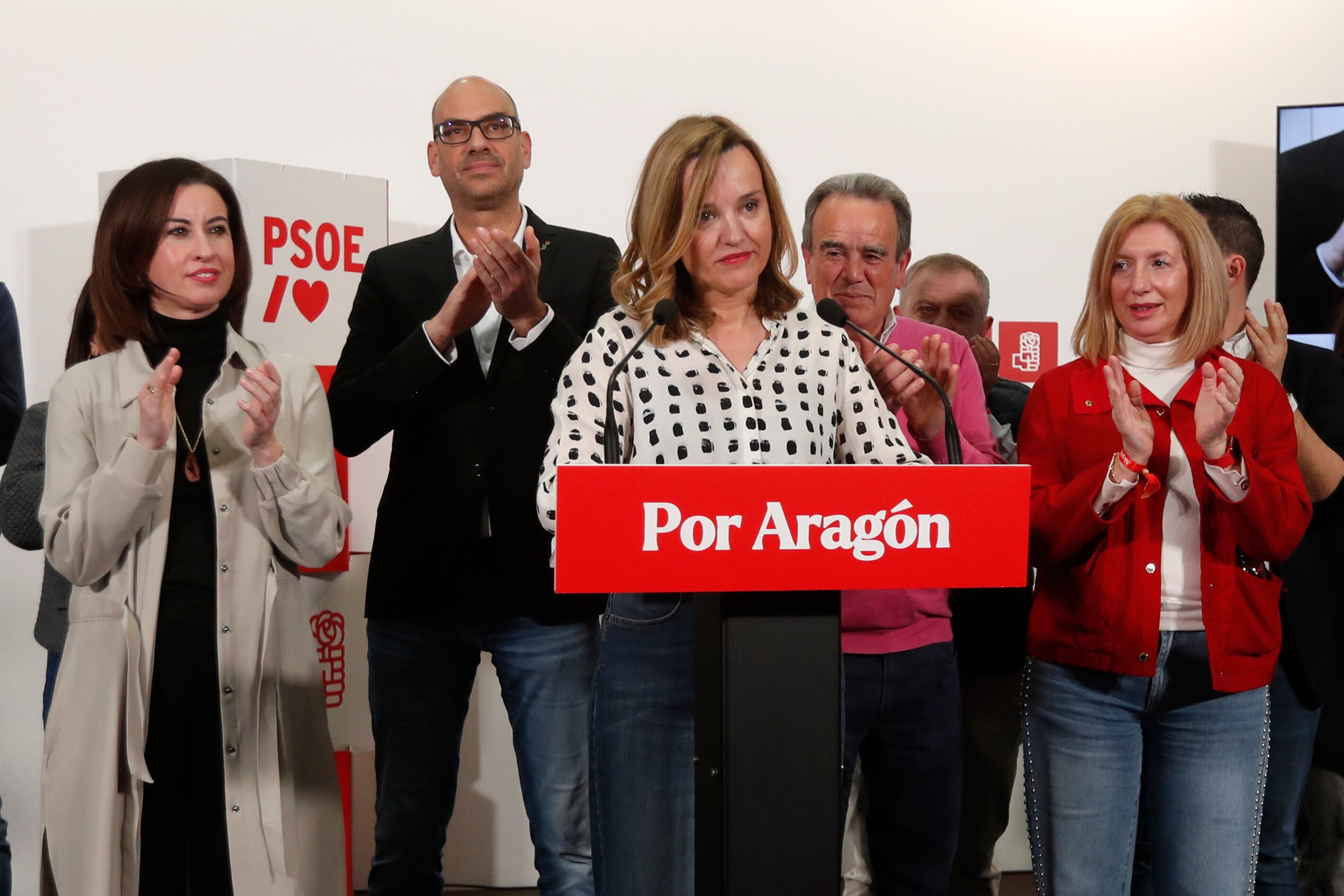 Pilar Alegría, candidata del PSOE, comparece tras el escrutinio de las elecciones en Aragón. (EFE/Javier Belver)