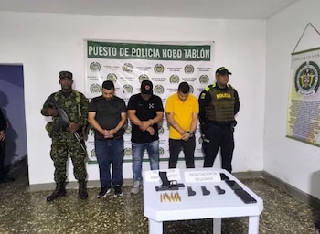 Los detenidos intimidaron a los residentes de la finca y sustrajeron aproximadamente $9 millones, una motocicleta, móviles y joyas - crédito Policía Nacional