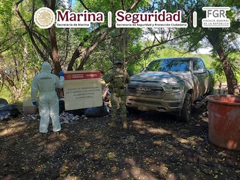 Elementos de la Marina, SSPC y FGR localizaron un laboratorio clandestino en el poblado Las Tinajas, en Elota, Sinaloa. (X @GabSeguridadMX)