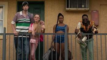 Nicholas Braun (Greg, en la