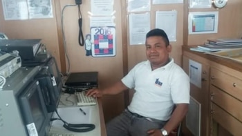 Marino ecuatoriano desapareció en Chile tras caer al mar desde una embarcación que llevaba años inmovilizada