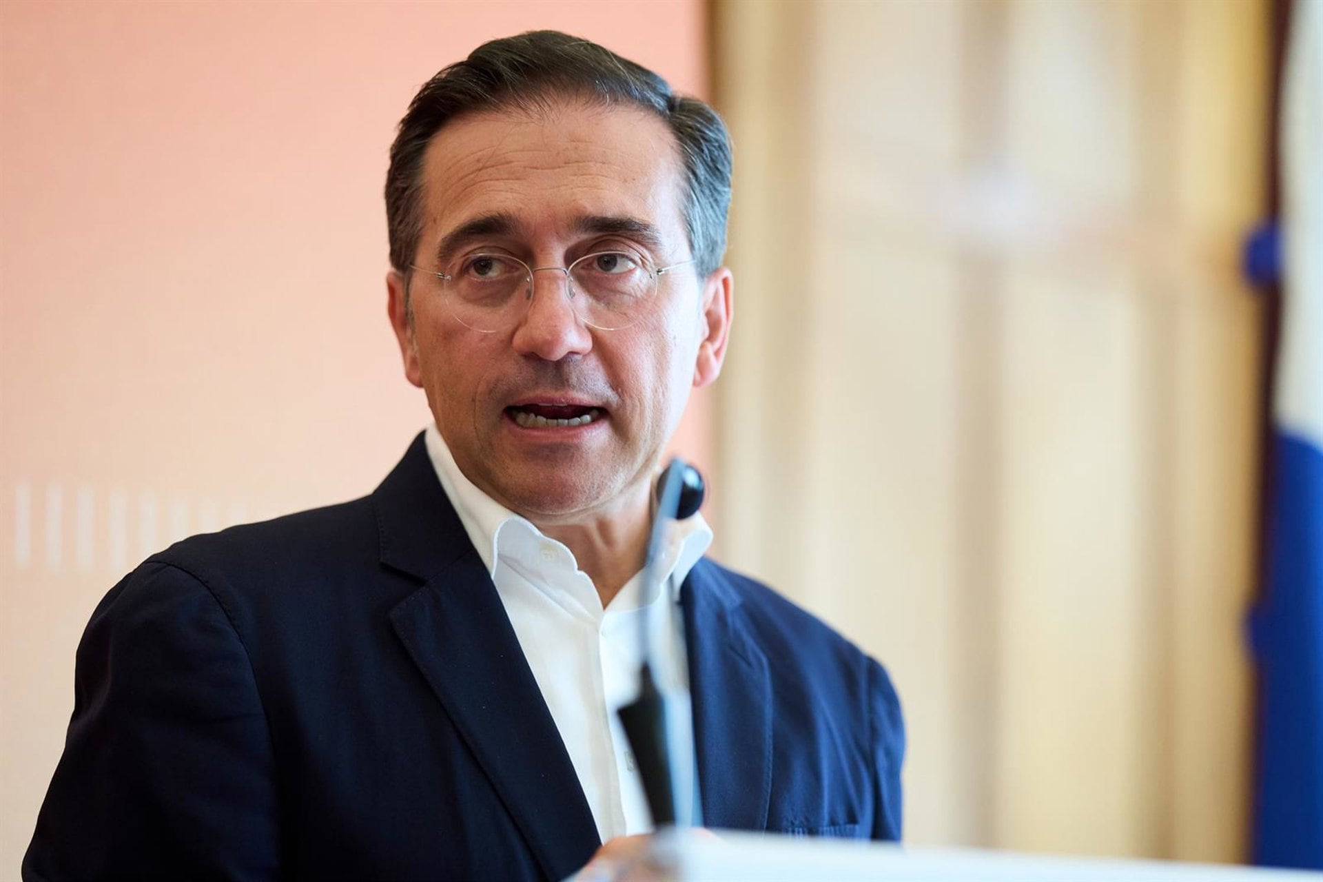 Albares recalca la "colaboración" de Marruecos para "intentar impedir" el "flujo de personas" sobre Ceuta