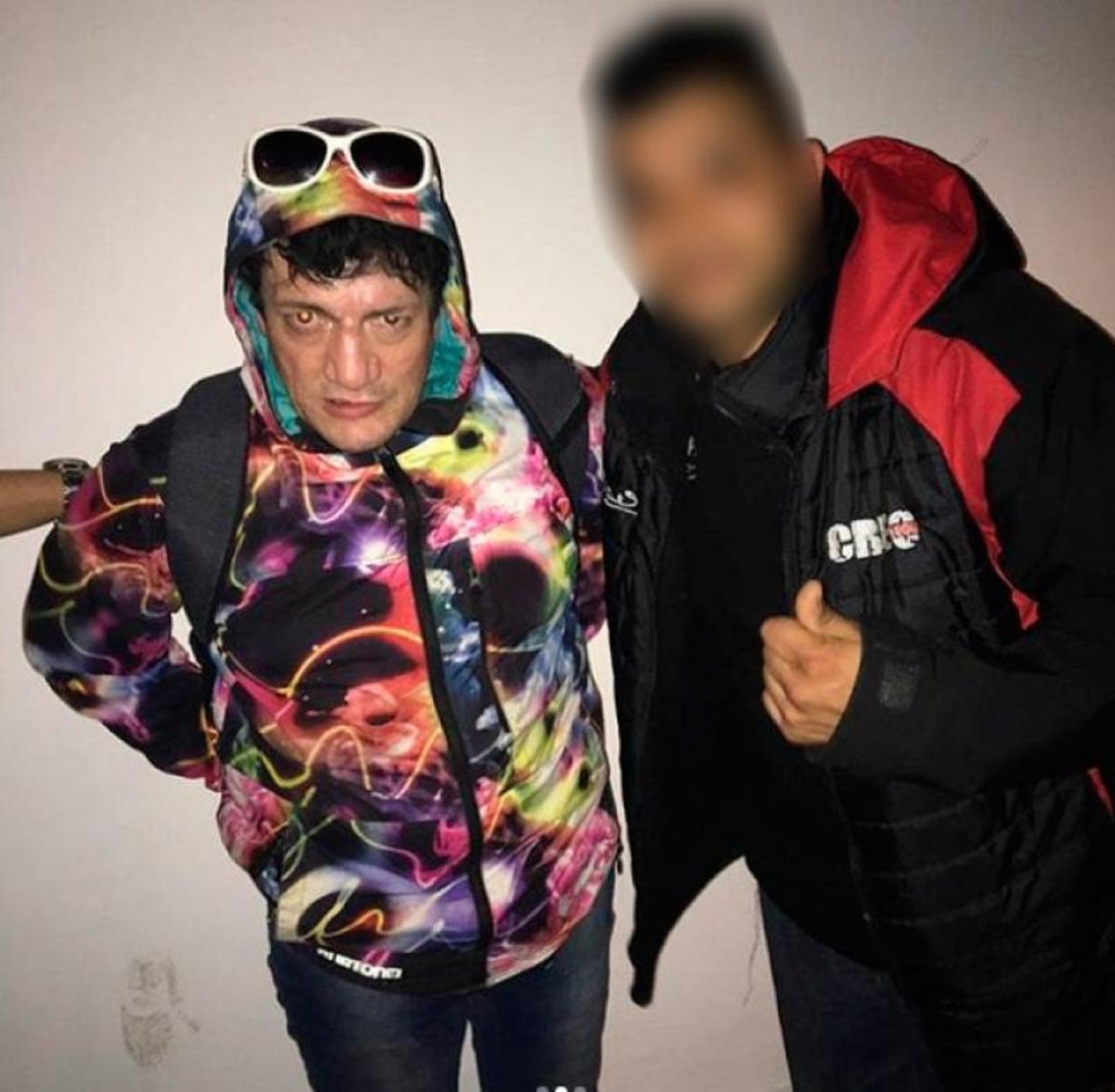 Pity junto a un integrante del staff de Ulises Bueno la madrugada del crimen