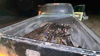Camioneta abandonada en Badiraguato ocultaba un arsenal de guerra con ametralladoras antiaéreas, lanzagranadas y un fusil Barret