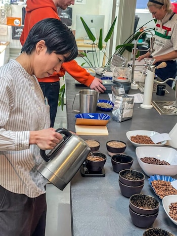 La dedicación de una embajadora y el apoyo comunitario impulsaron la reputación de esta cosecha en un evento clave para la industria (Foto cortesía Ministerio de Relaciones Exteriores)