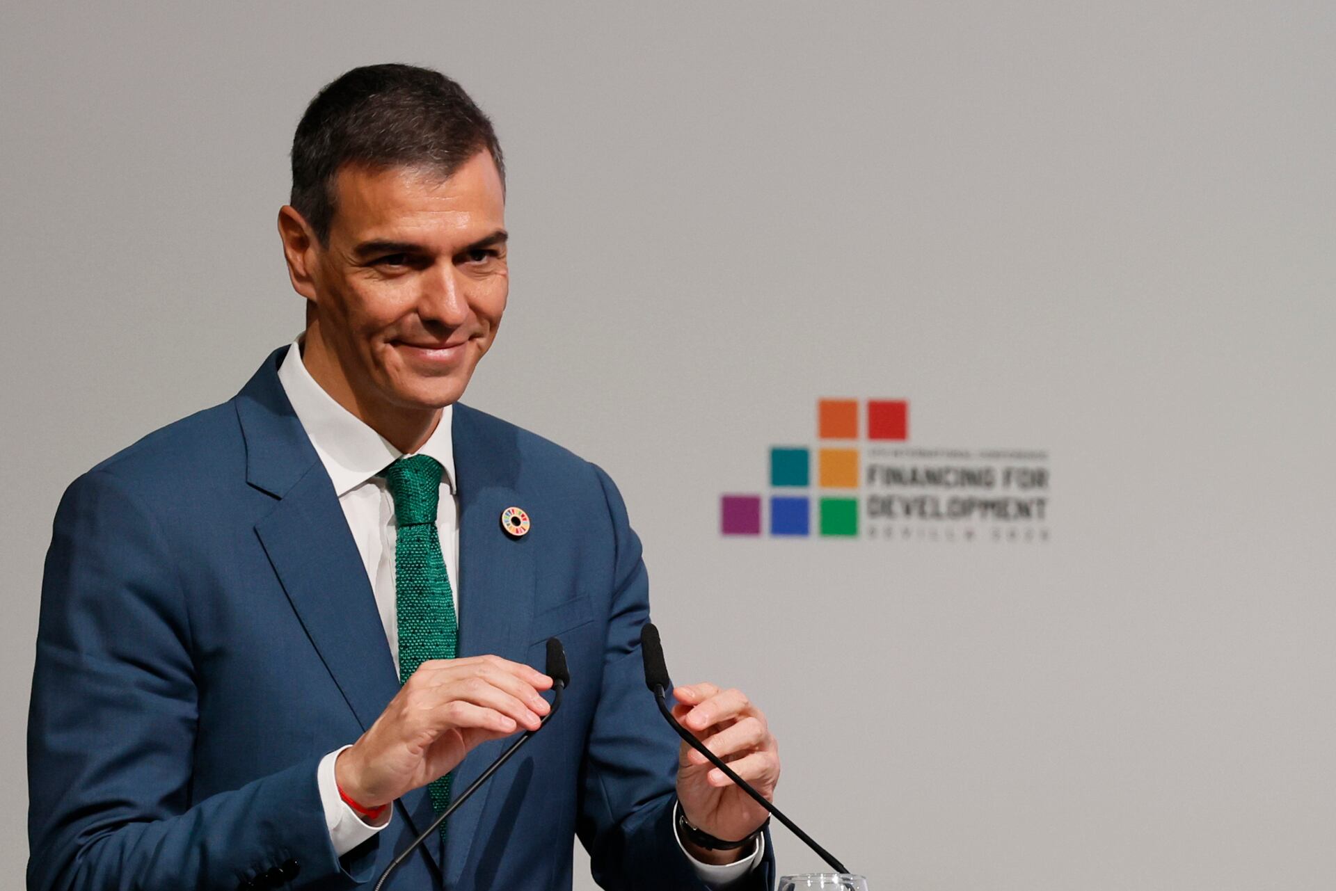 El presidente del Gobierno, Pedro Sánchez, interviene en la IV Conferencia Internacional para el Desarrollo de Sevilla. (EFE/J. Palencia)