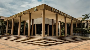 Policía municipal es hallado sin