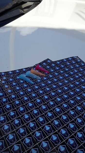 Se encontraron adhesivos utilizados para