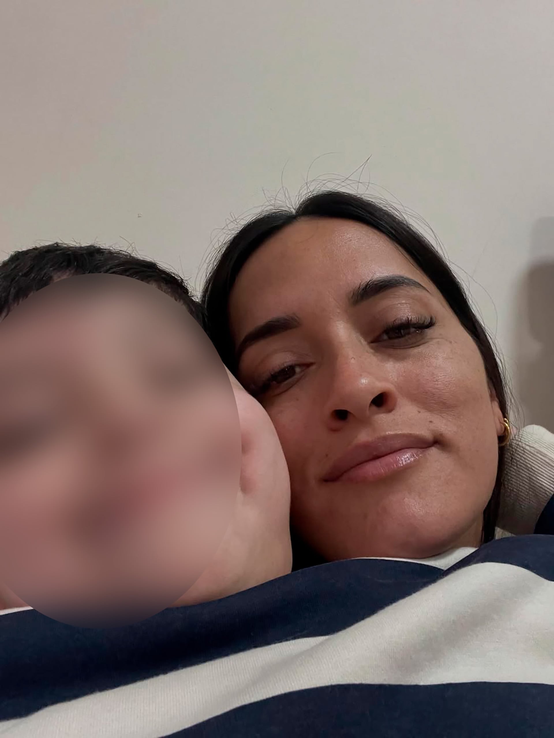 Bastián junto a su mamá, Macarena Collantes