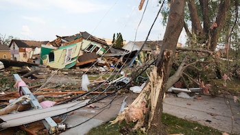 Un tornado golpeó el noreste de Wisconsin y dejó a más de 30.000 personas sin luz