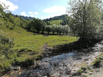 Paisaje de montaña en el condado de Dâmbovița, dentro de la región de Sud-Muntenia, en Rumanía. (Wikimedia Commons)